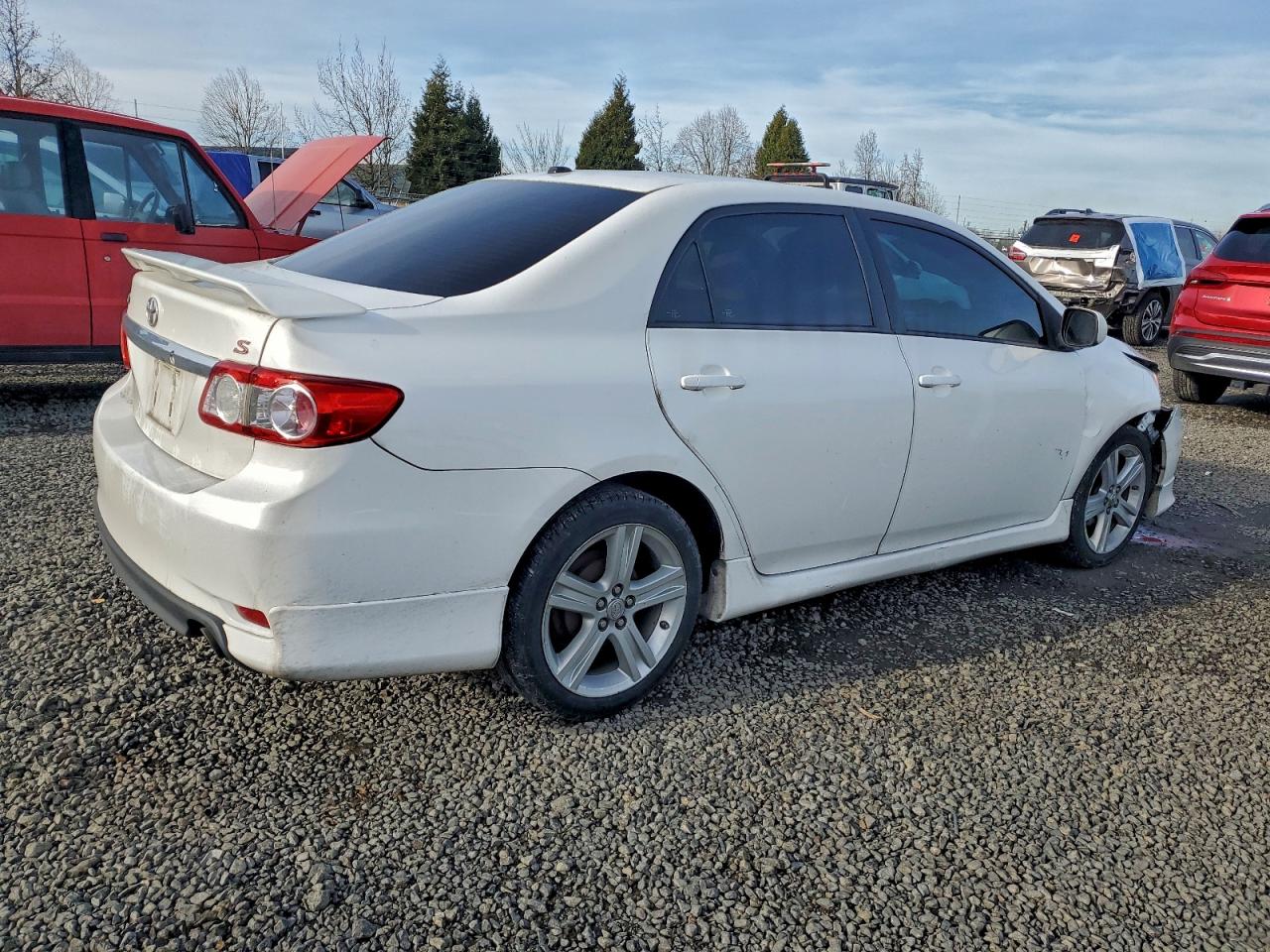 Toyota Corolla Base Image 12