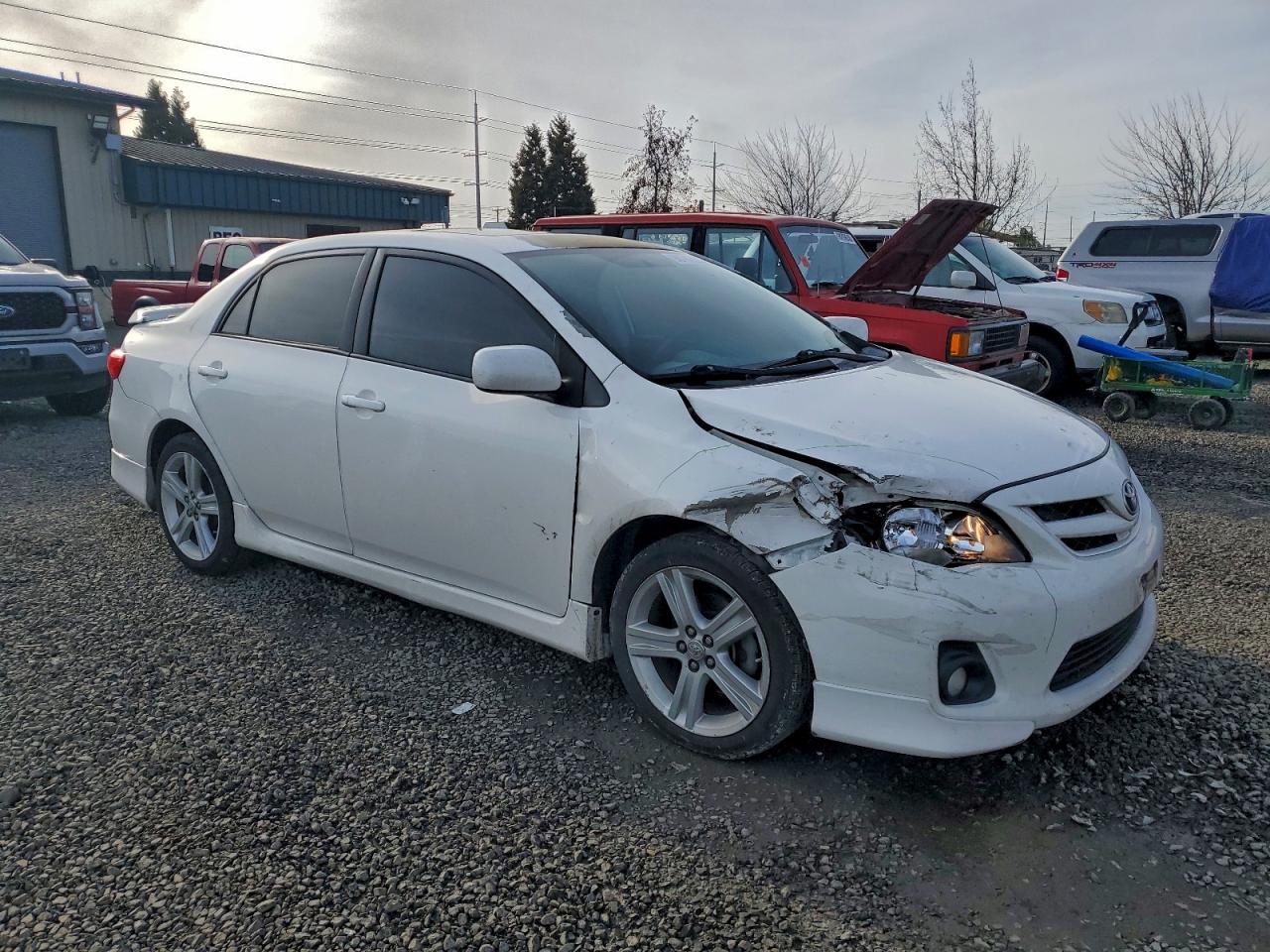 Toyota Corolla Base Image 4