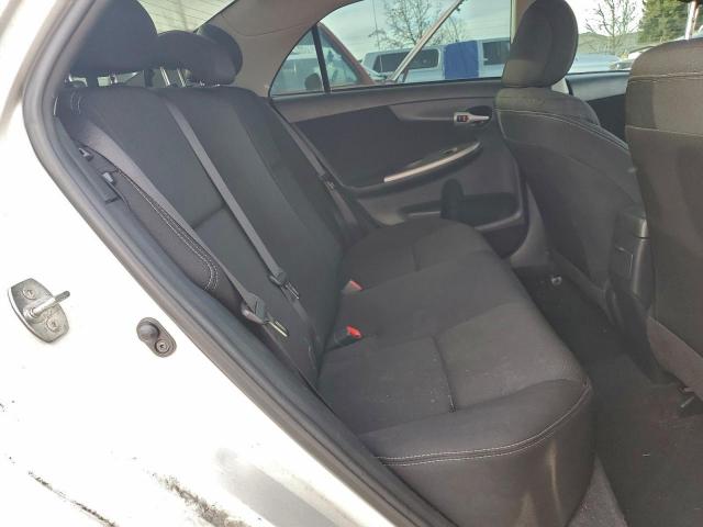 Toyota Corolla Base Image 8