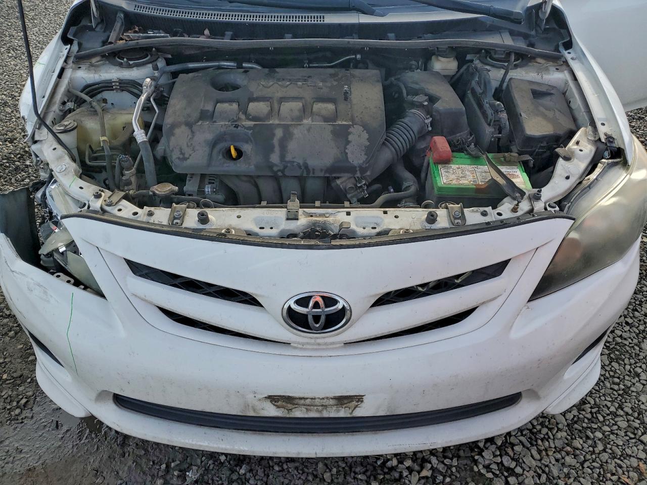 Toyota Corolla Base Image 9