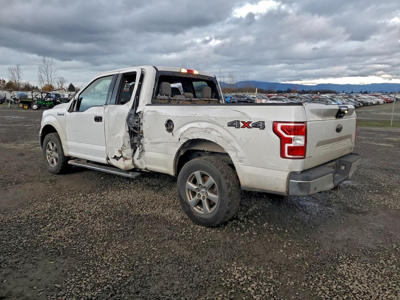 Ford F-150 Super Cab Image 8