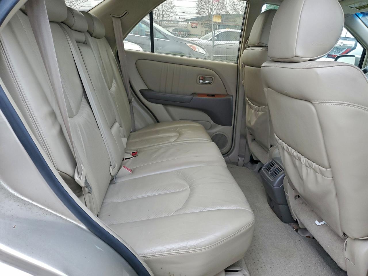 Lexus RX 300 Image 8
