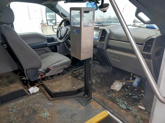 Ford F-550 Super Duty Image 5