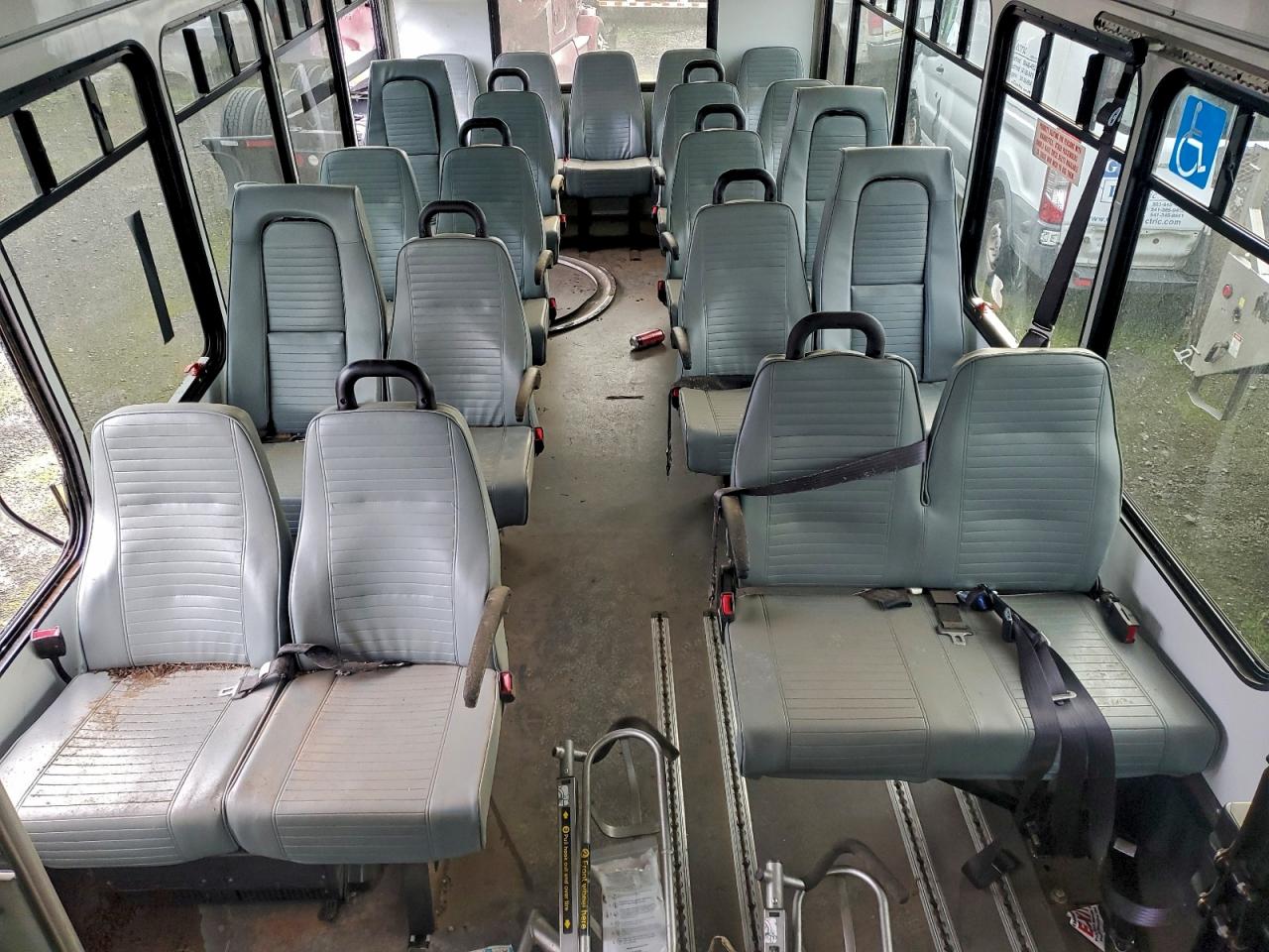 Ford F-550 Super Duty Image 3