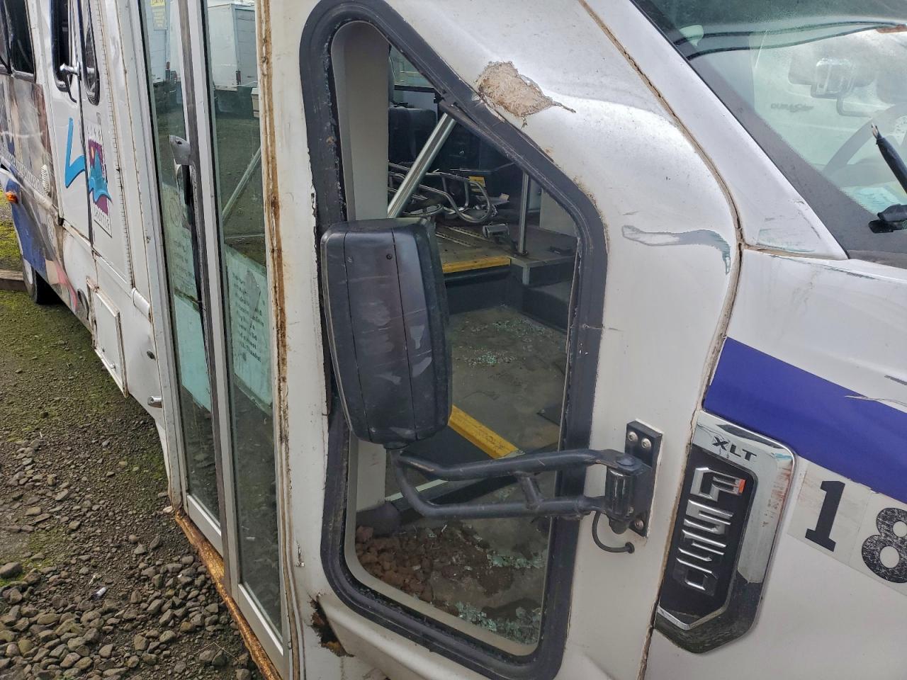 Ford F-550 Super Duty Image 7