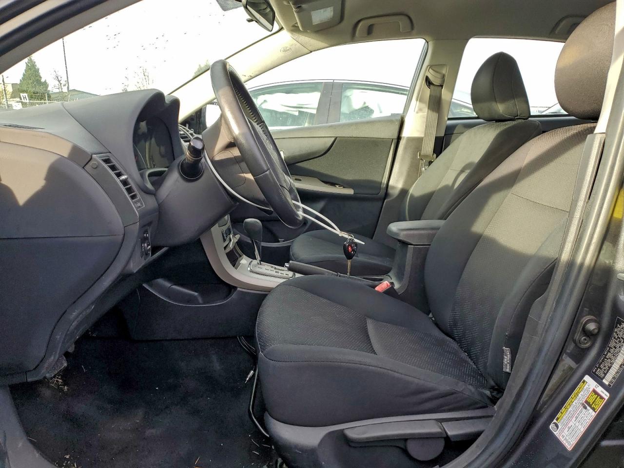 Toyota Corolla Base Image 3