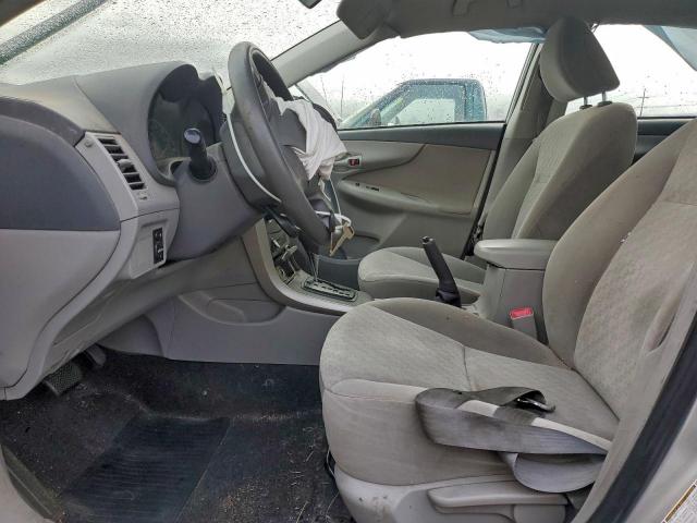 Toyota Corolla Base Image 9