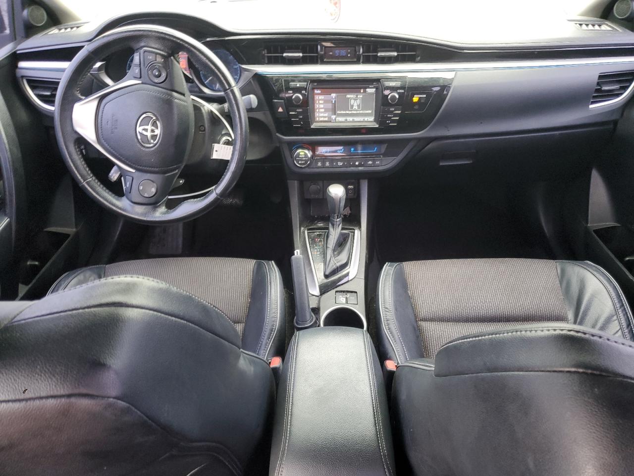 Toyota Corolla L Image 2