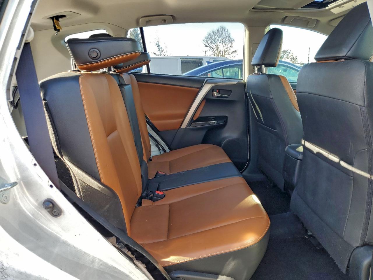 Toyota RAV4 Limited Image 5