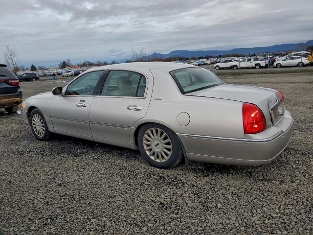 Lincoln Towncar Signature Image 2