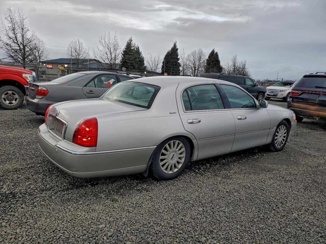 Lincoln Towncar Signature Image 3