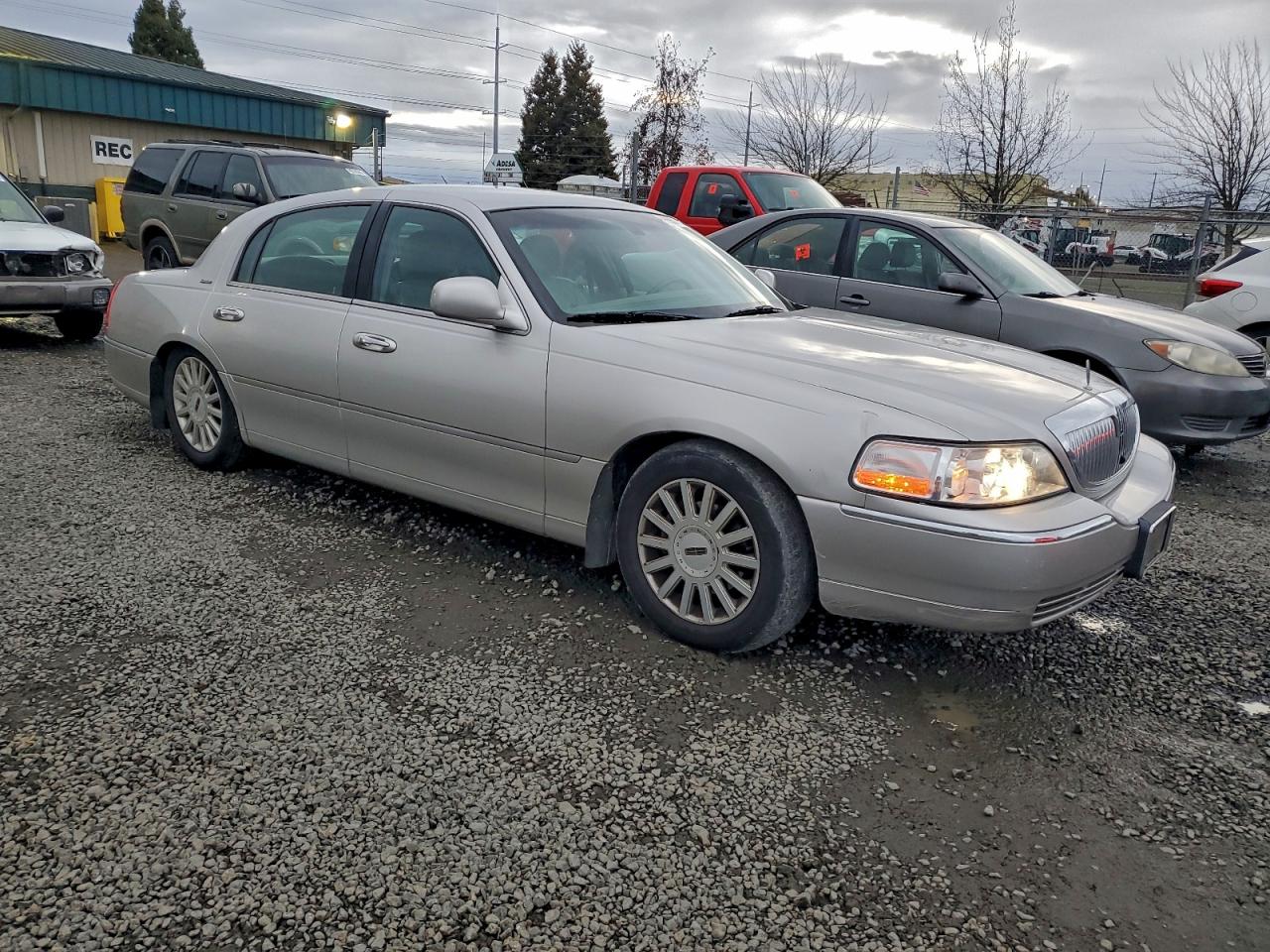 Lincoln Towncar Signature Image 12