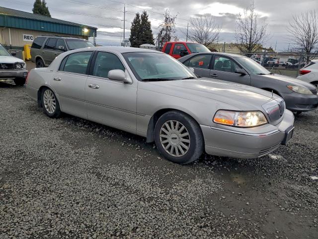 Lincoln Towncar Signature Image 12