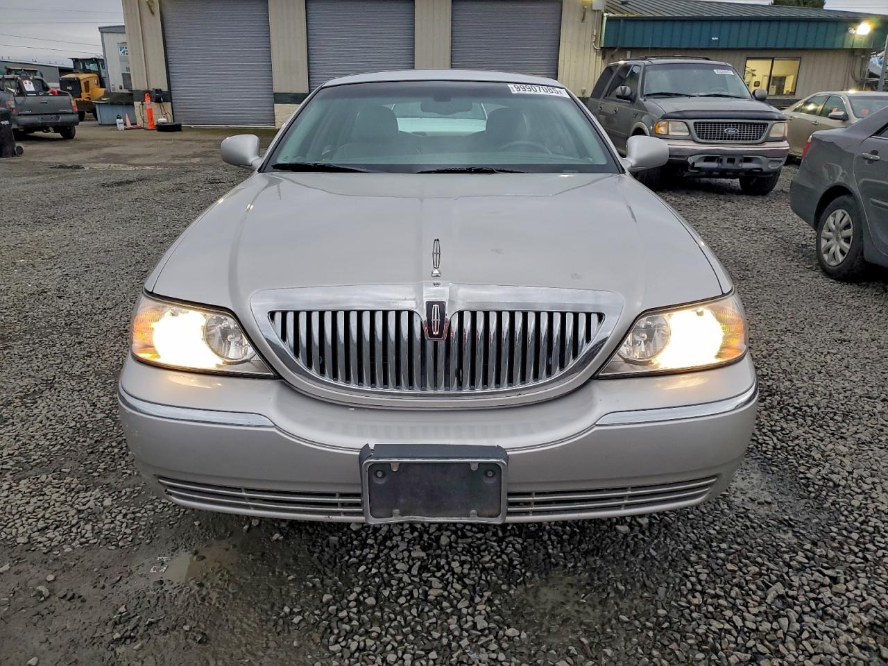 Lincoln Towncar Signature Image 4