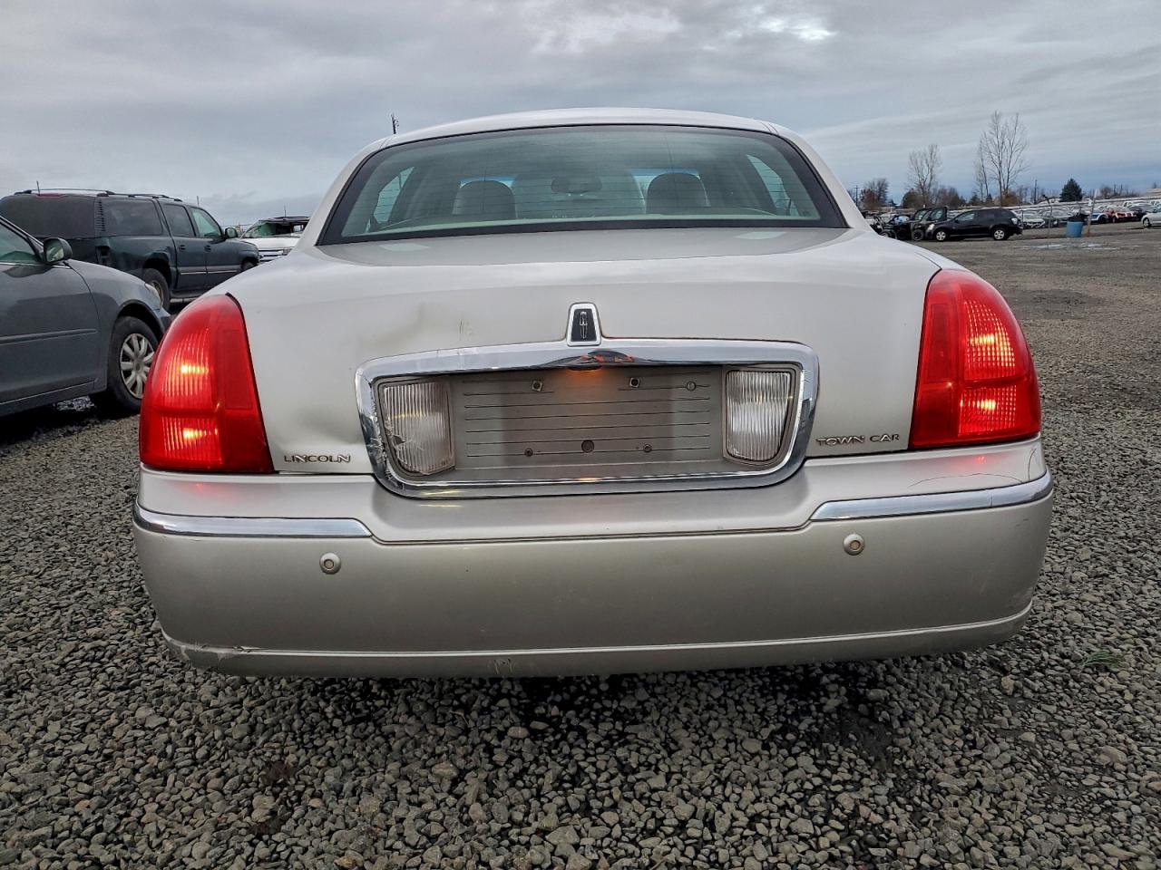 Lincoln Towncar Signature Image 10