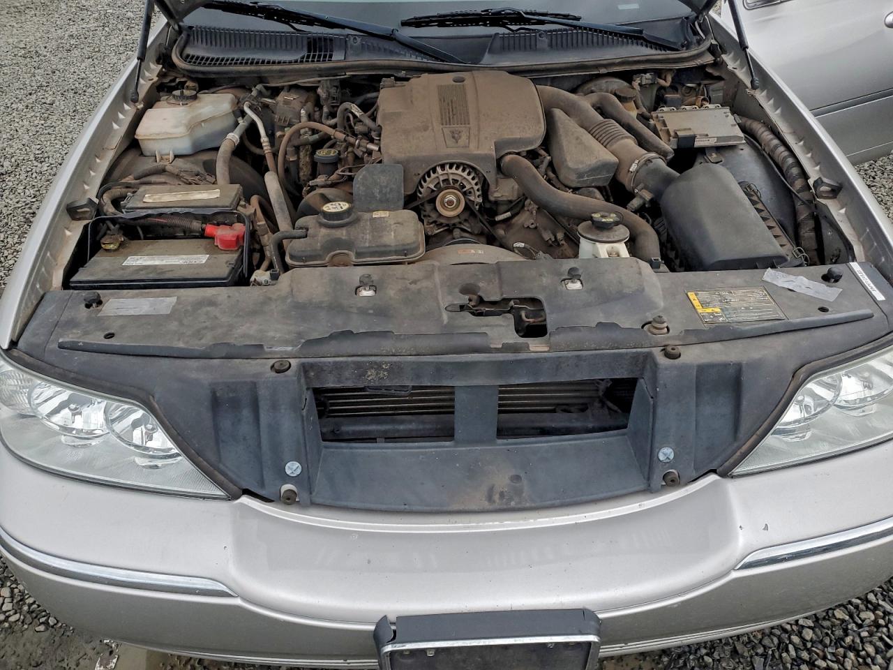 Lincoln Towncar Signature Image 9