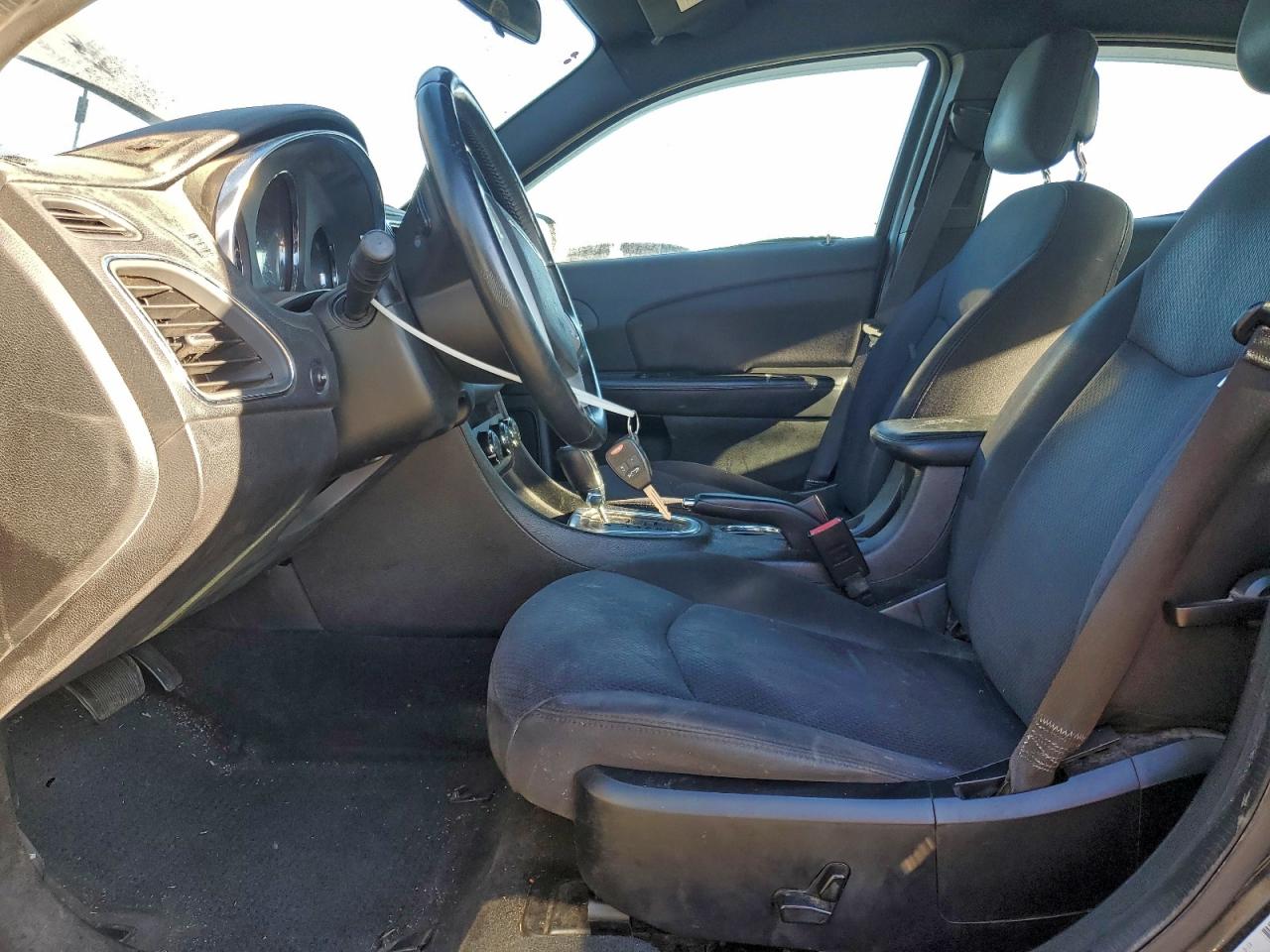 Chrysler 200 Touring Image 3