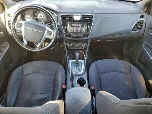 Chrysler 200 Touring Image 5