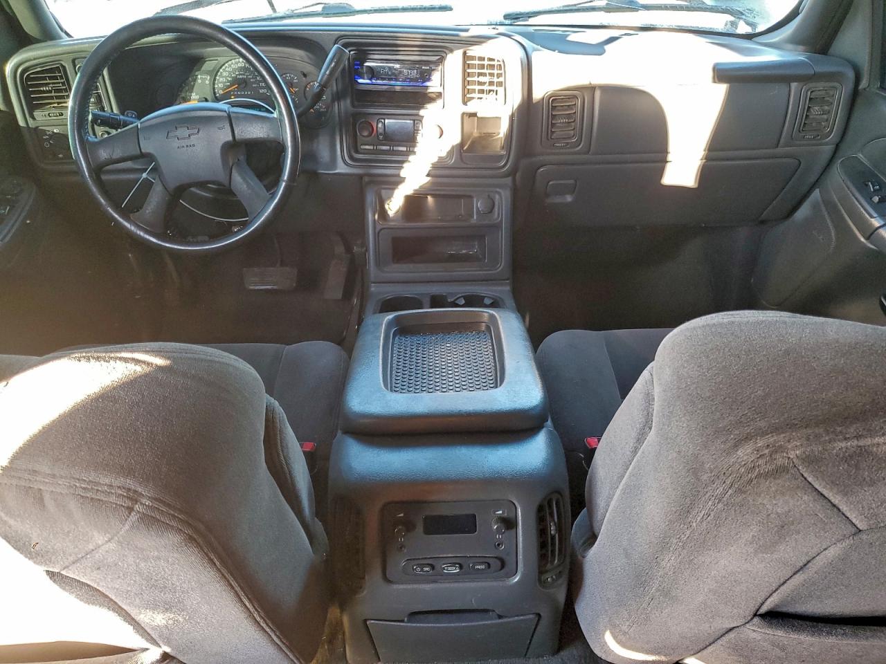 Chevrolet Silverado K1500 Image 3