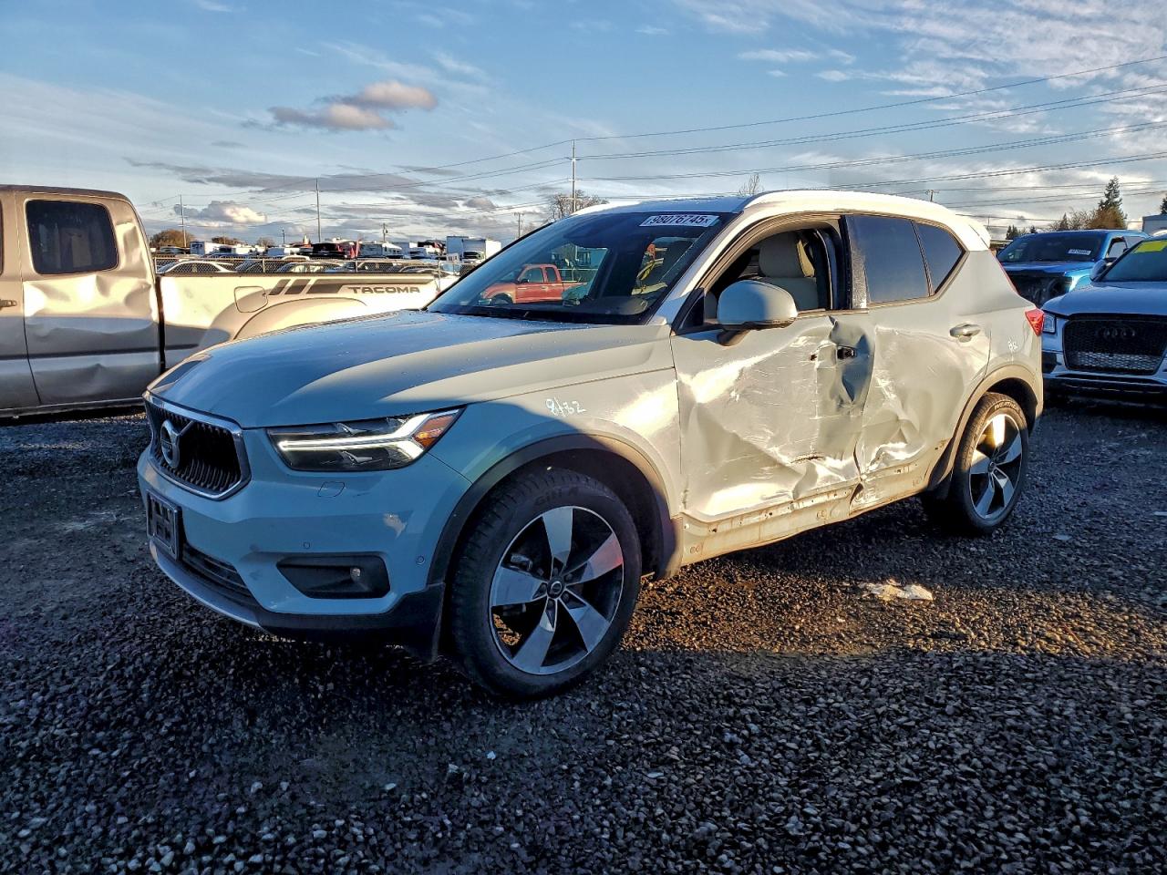 Volvo XC40 T5 Momentum Image 1