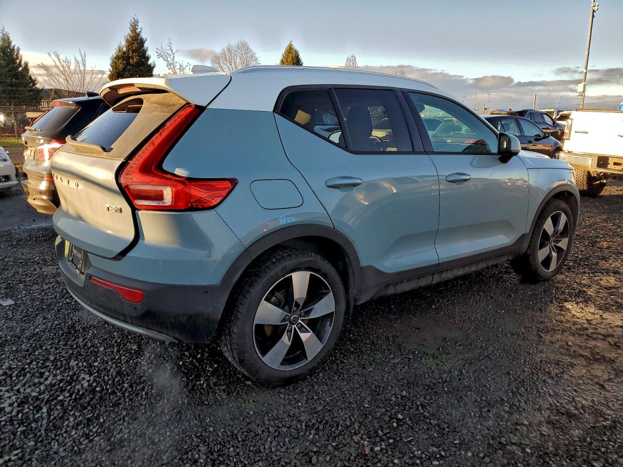 Volvo XC40 T5 Momentum Image 2