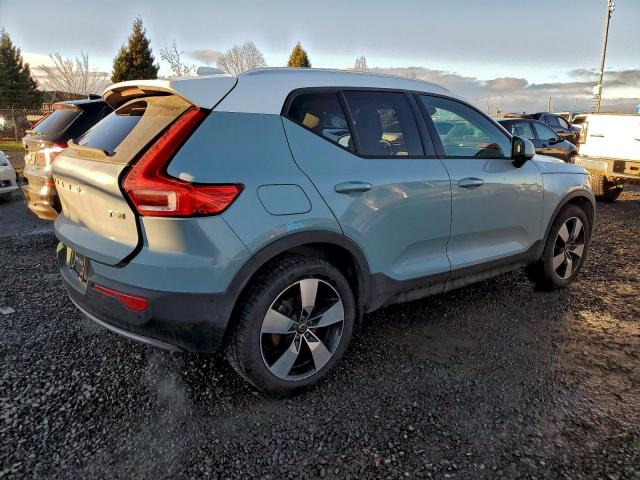 Volvo XC40 T5 Momentum Image 2