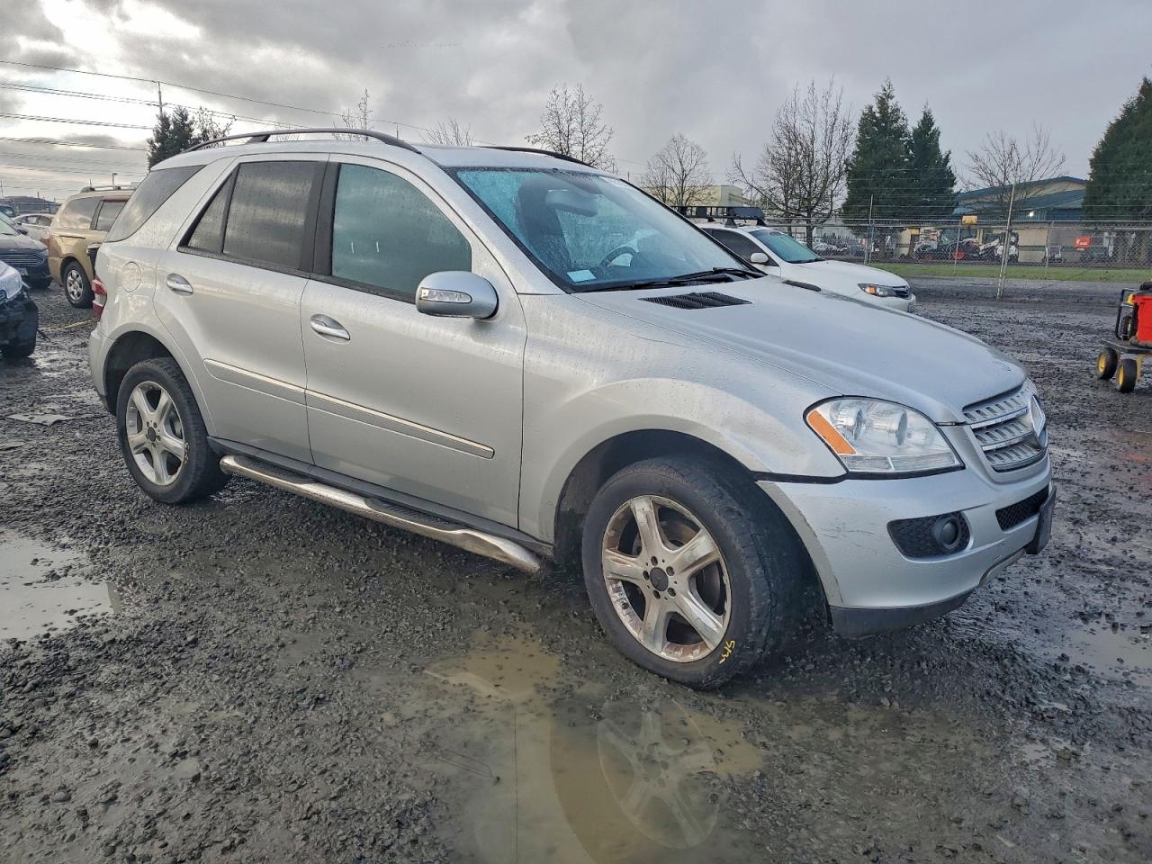 Mercedes-Benz M-Class 350 Image 4