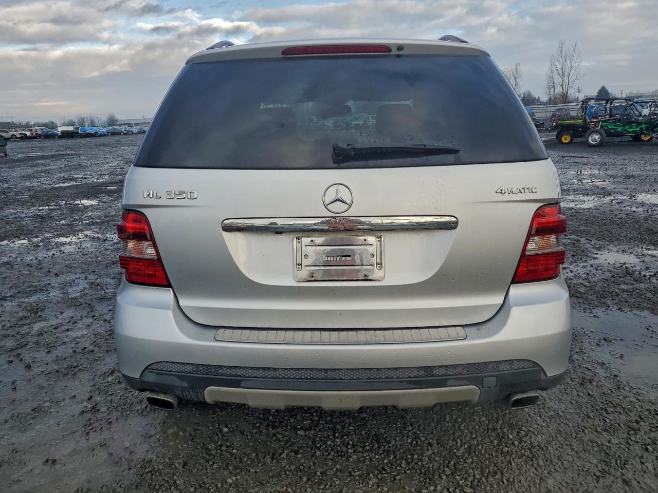 Mercedes-Benz M-Class 350 Image 11