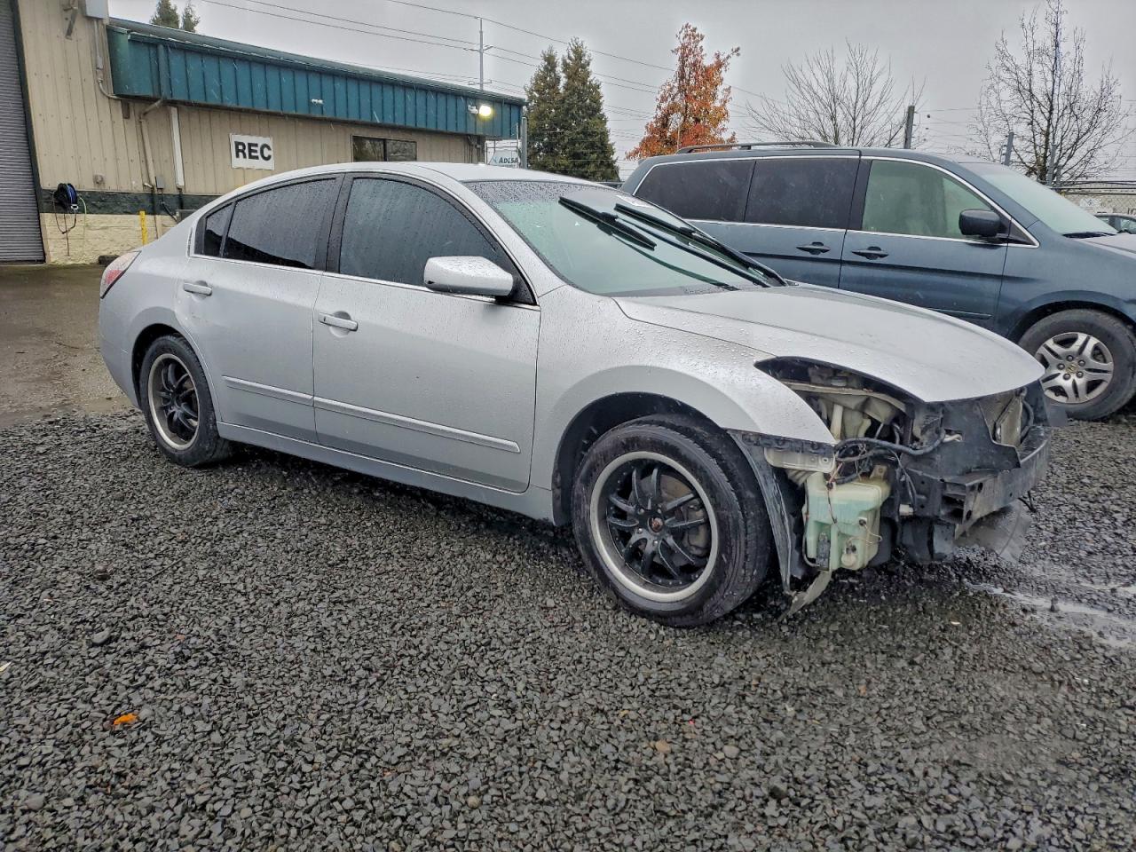 Nissan Altima Base Image 11