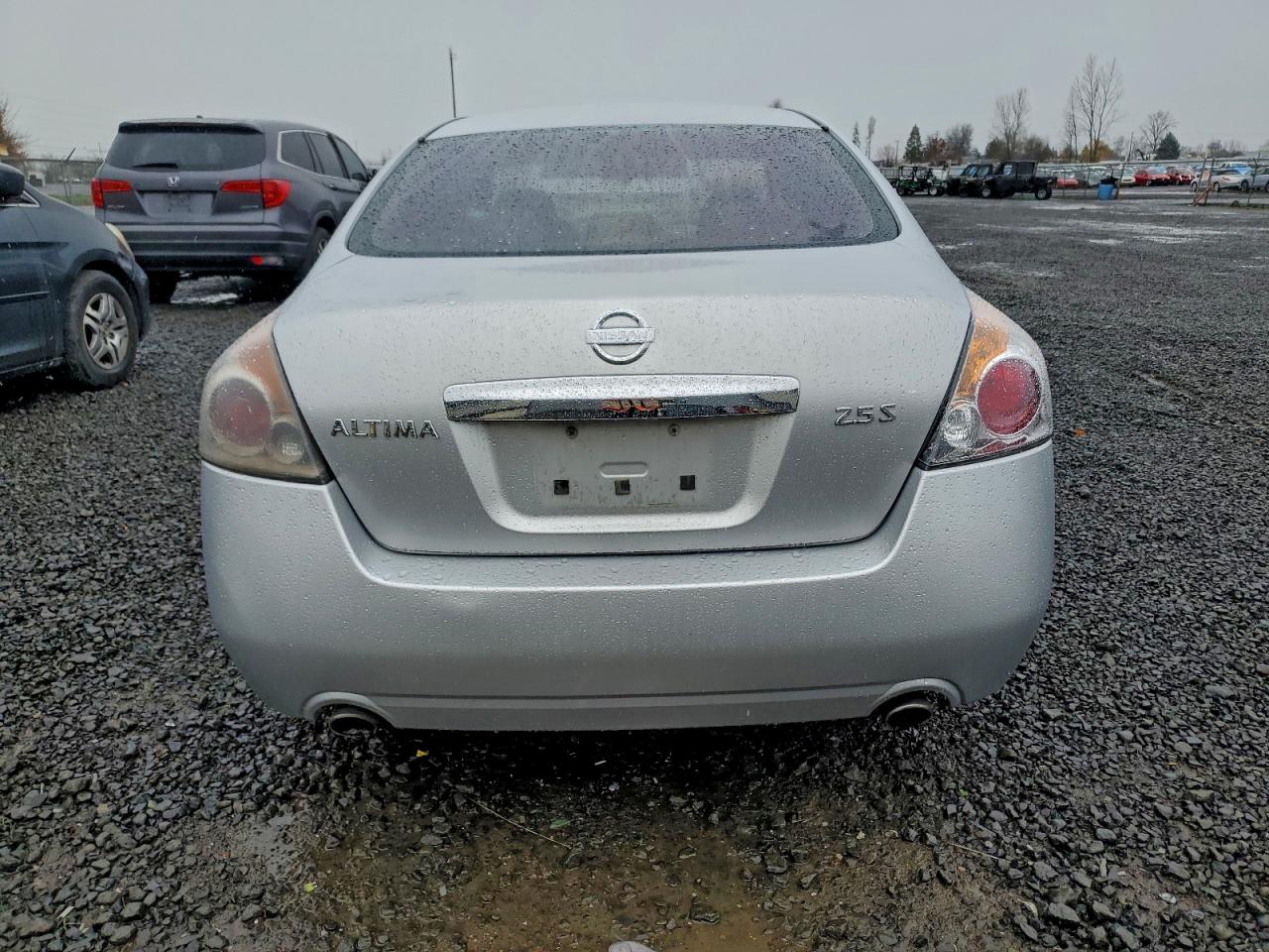 Nissan Altima Base Image 12