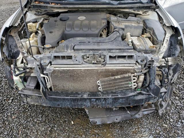 Nissan Altima Base Image 9